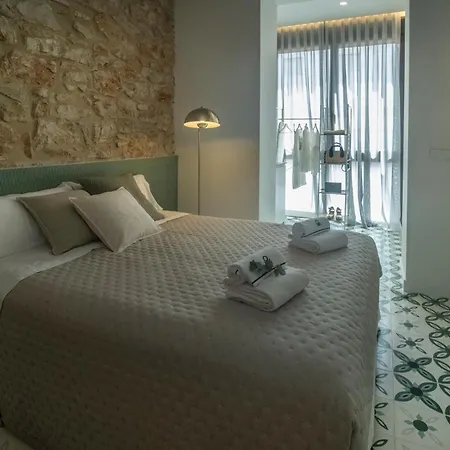 Luxe Lofts * デニア